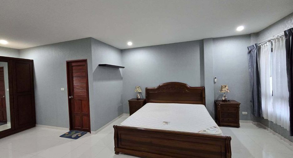 For sale 4 bedrooms townhouse in Bang Lamung, Chonburi