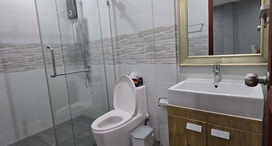 For sale 4 bedrooms townhouse in Bang Lamung, Chonburi
