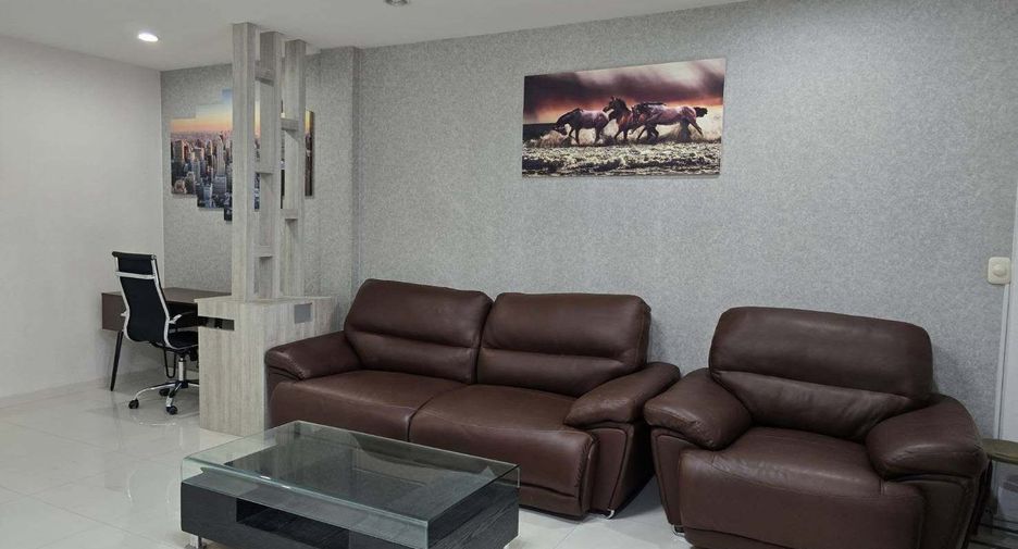 For sale 4 bedrooms townhouse in Bang Lamung, Chonburi