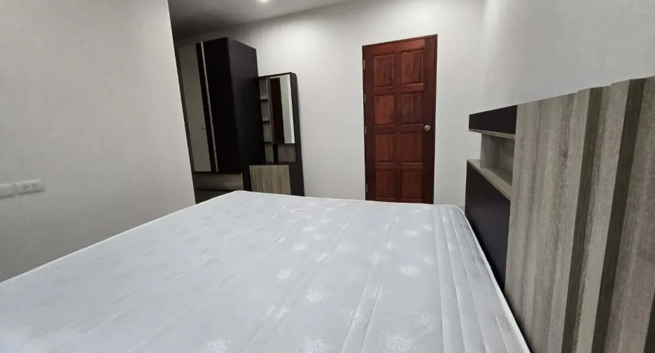 For sale 4 bedrooms townhouse in Bang Lamung, Chonburi