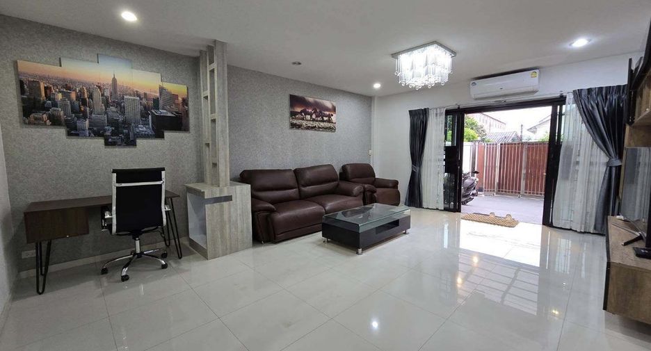 For sale 4 bedrooms townhouse in Bang Lamung, Chonburi