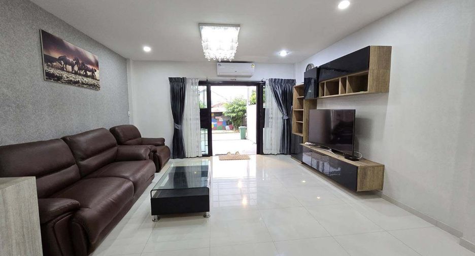 For sale 4 bedrooms townhouse in Bang Lamung, Chonburi