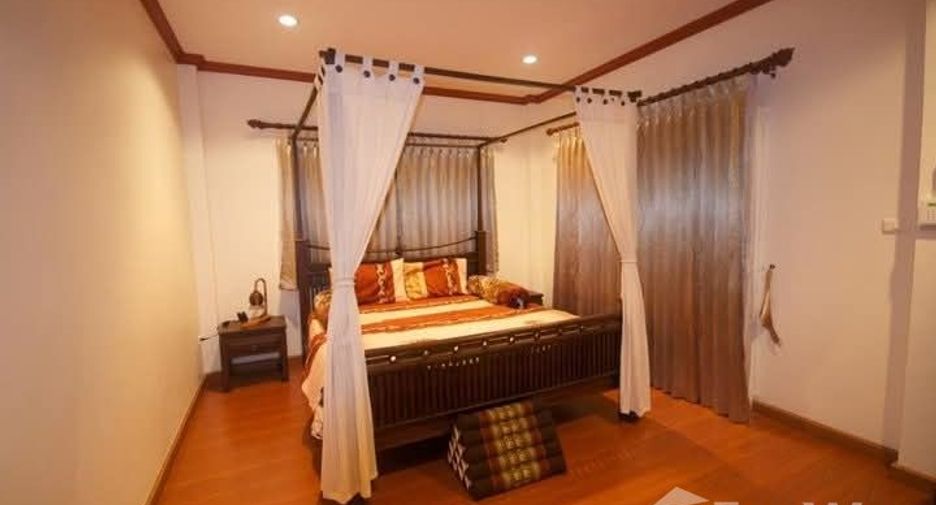 For sale 3 bedrooms house in Si Racha, Chonburi
