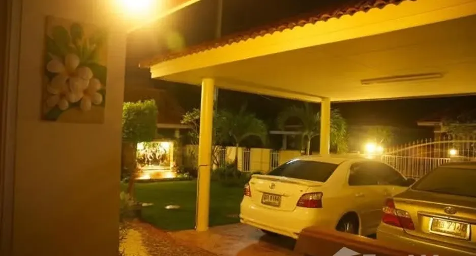 À vendre 3 chambres maison à Si Racha, Chonburi