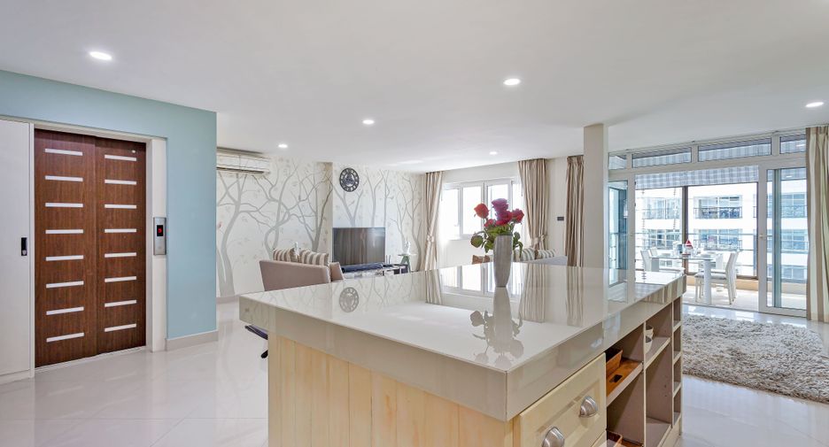 For sale 8 bedrooms townhouse in Bang Lamung, Chonburi