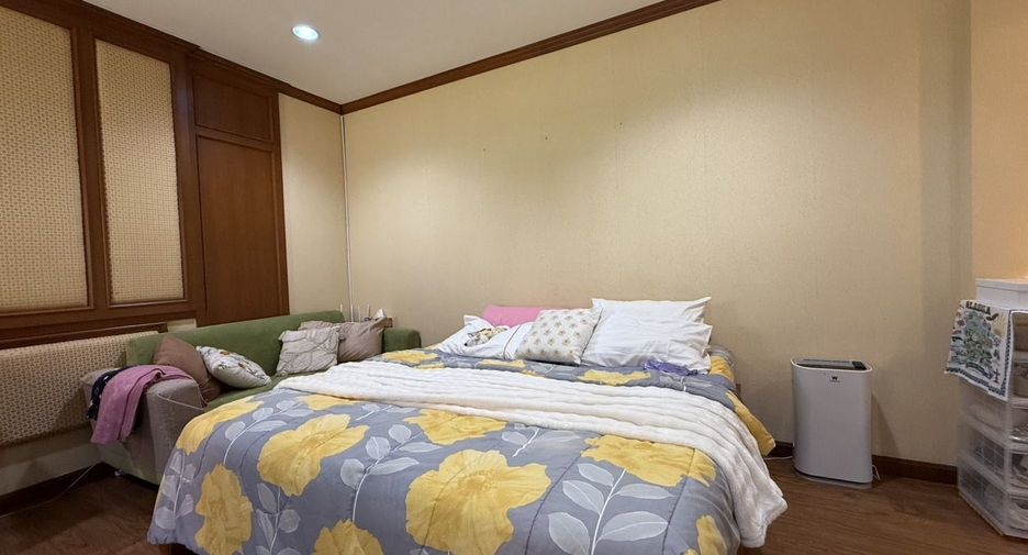 For sale 4 bedrooms house in Huay Yai, Pattaya