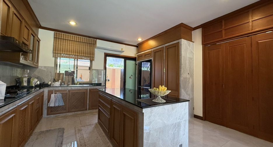 Haus zum Kauf mit 4 Zimmer in Sattahip, Chonburi