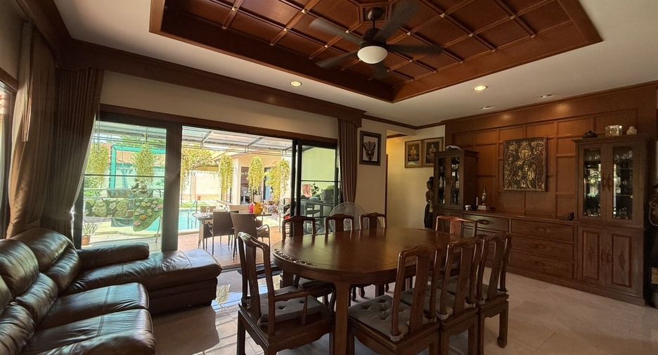 For sale 4 bedrooms house in Huay Yai, Pattaya