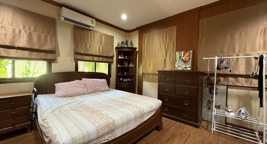 For sale 4 bedrooms house in Huay Yai, Pattaya