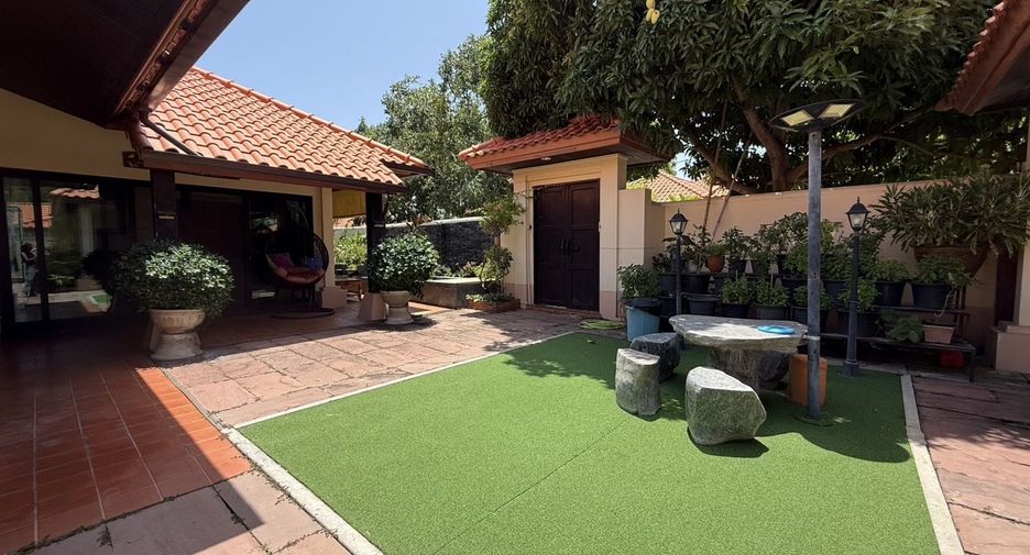 Haus zum Kauf mit 4 Zimmer in Sattahip, Chonburi