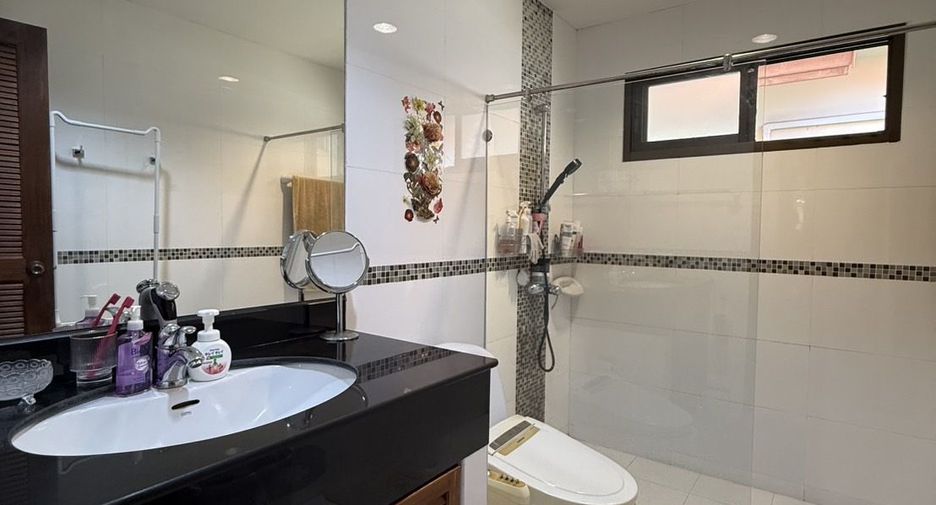 Haus zum Kauf mit 4 Zimmer in Sattahip, Chonburi