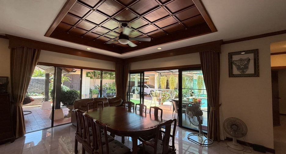 For sale 4 bedrooms house in Huay Yai, Pattaya