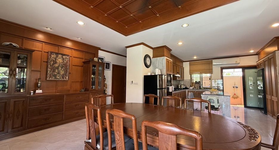 Haus zum Kauf mit 4 Zimmer in Sattahip, Chonburi