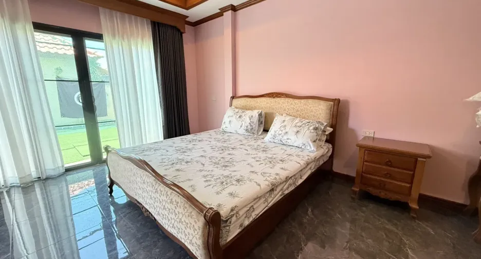 Haus zum Kauf mit 4 Zimmer in Sattahip, Chonburi