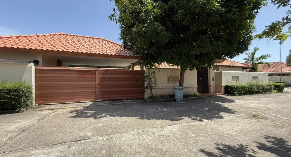 Haus zum Kauf mit 4 Zimmer in Sattahip, Chonburi