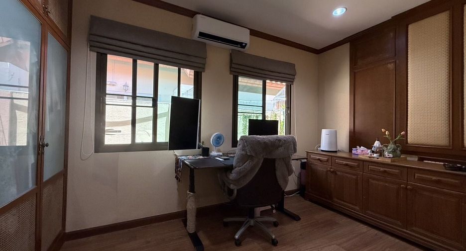 Haus zum Kauf mit 4 Zimmer in Sattahip, Chonburi