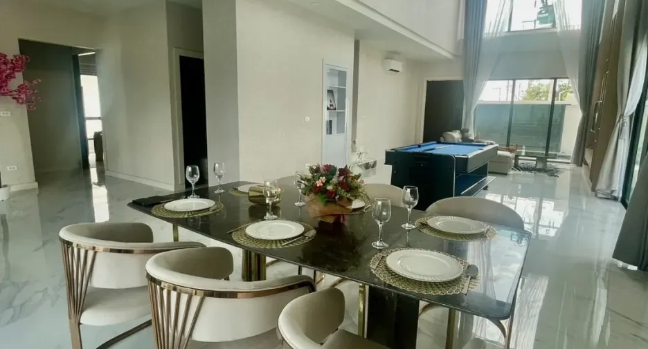 For sale and for rent 6 bedrooms villa in Bang Lamung, Chonburi
