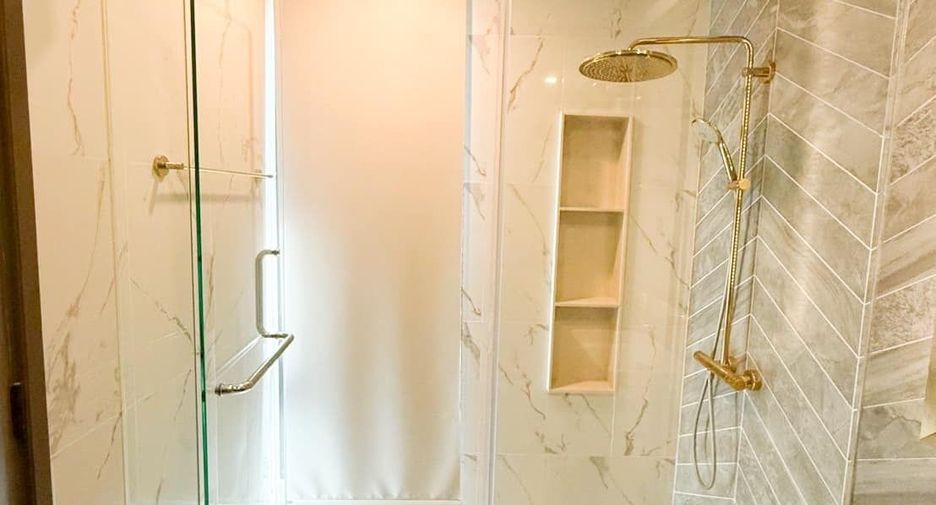 For sale 3 bedrooms condo in Khlong Toei, Bangkok