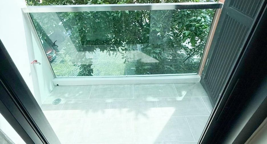 For sale 3 bedrooms condo in Khlong Toei, Bangkok