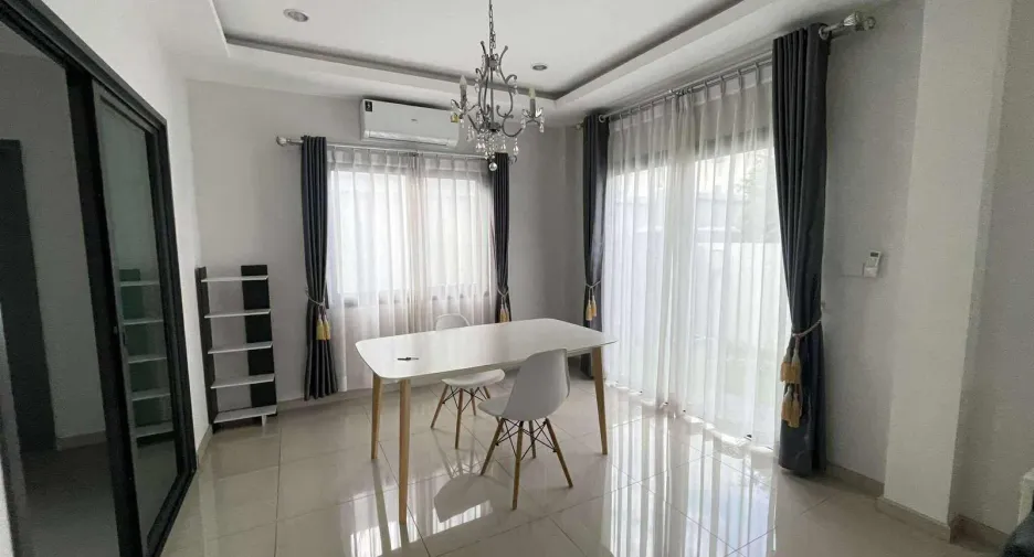 Casa en alquiler de 3 habitaciones en Bang Lamung, Chonburi