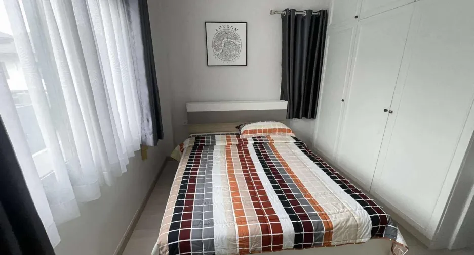 Casa en alquiler de 3 habitaciones en Bang Lamung, Chonburi