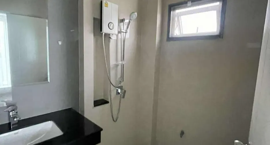 Casa en alquiler de 3 habitaciones en Bang Lamung, Chonburi