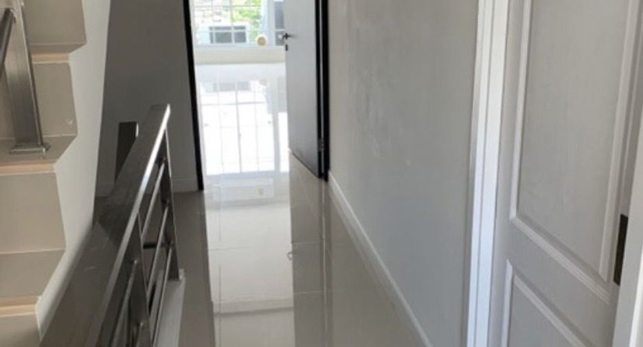 For sale 4 bedrooms retail Space in Bang Na, Bangkok