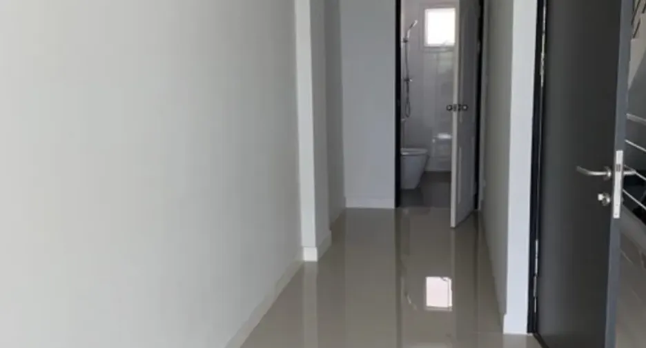 For sale 4 bedrooms retail Space in Bang Na, Bangkok