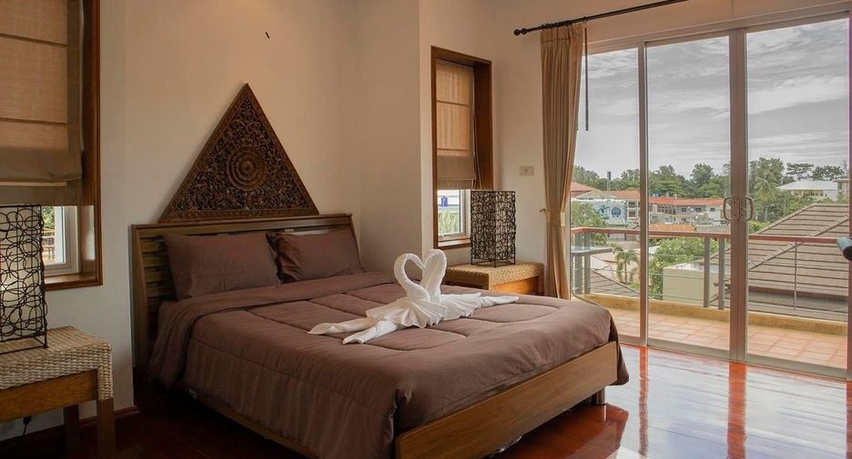À louer 3 chambres villa à Mueang Phuket, Phuket