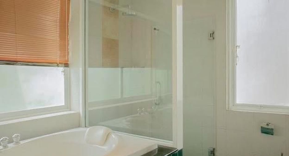 For rent 3 bedrooms villa in Mueang Phuket, Phuket