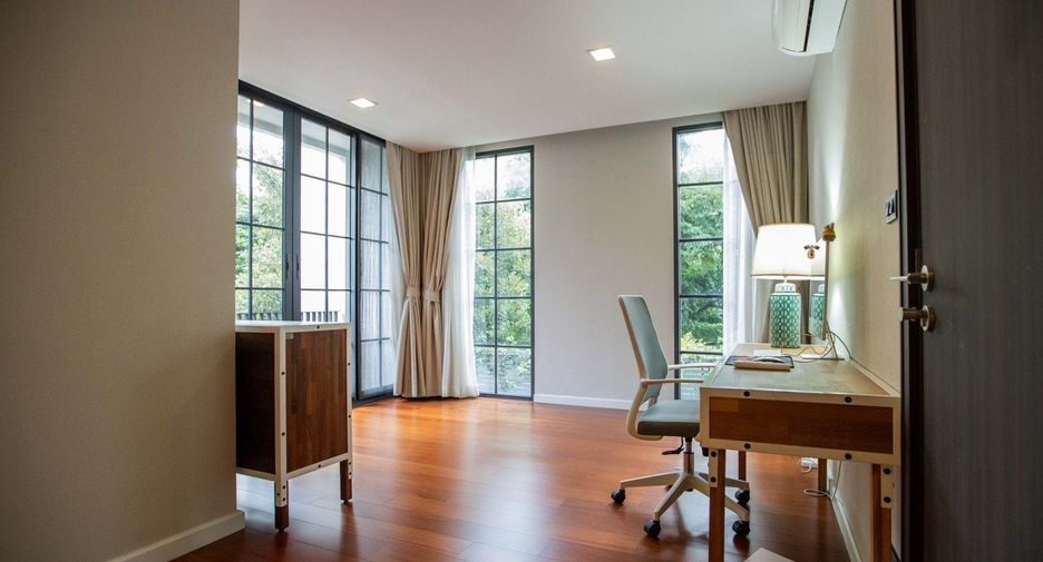 For sale 4 bedrooms house in Watthana, Bangkok