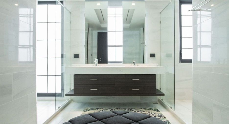 Haus zum Kauf mit 4 Zimmer in Watthana, Bangkok