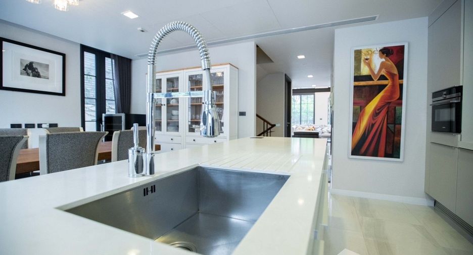 Haus zum Kauf mit 4 Zimmer in Watthana, Bangkok