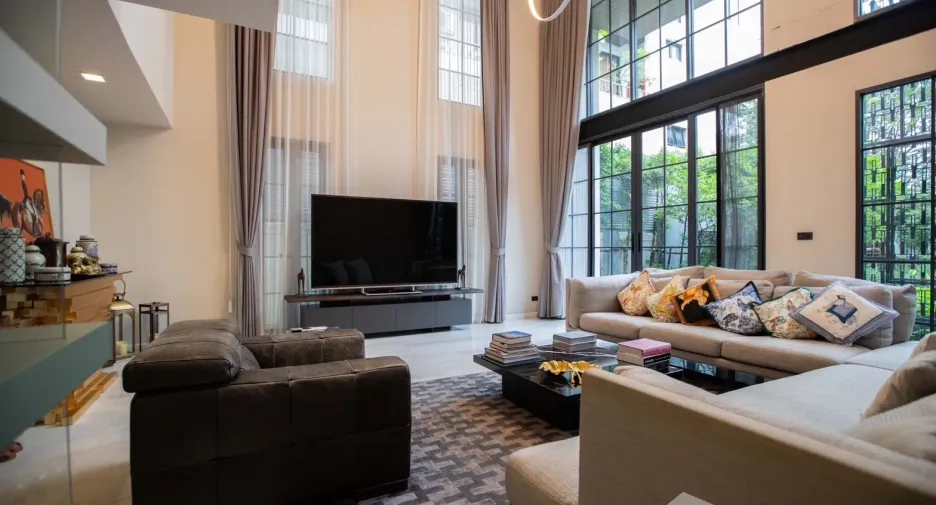 For sale 4 bedrooms house in Watthana, Bangkok