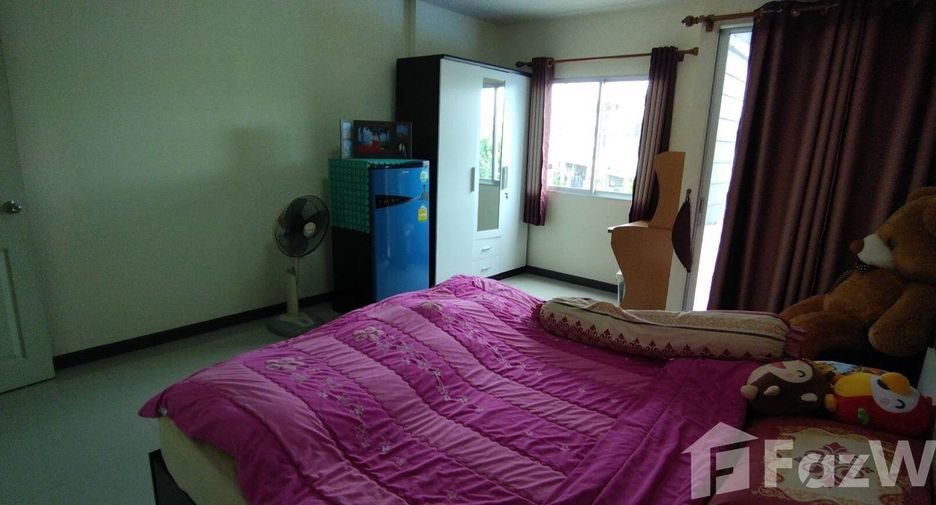 For sale 2 bedrooms townhouse in Si Racha, Chonburi