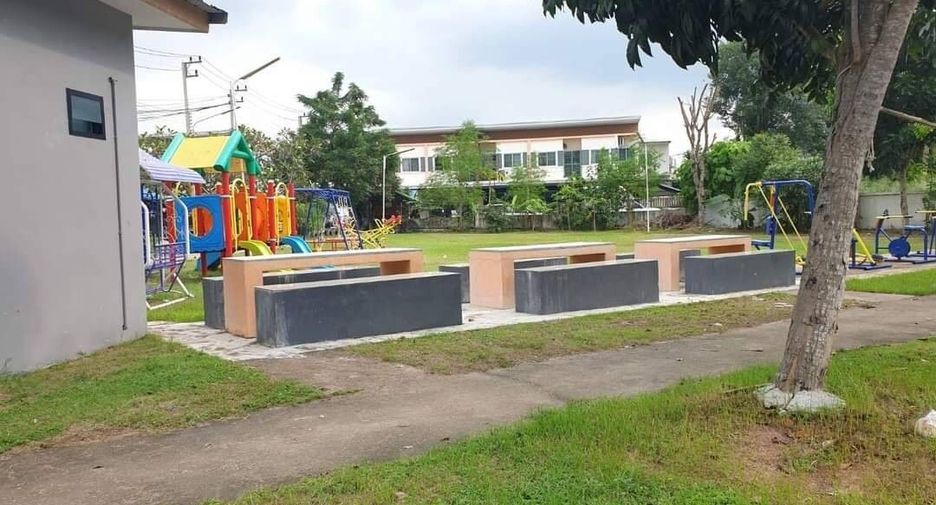 For sale 2 bedrooms townhouse in Si Racha, Chonburi