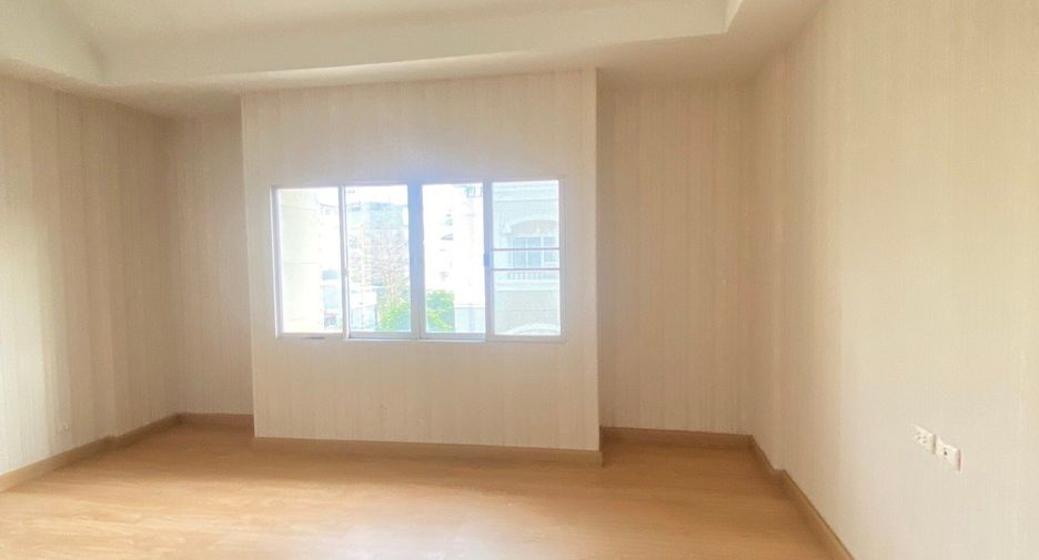 For sale 4 bedrooms townhouse in Bang Khun Thian, Bangkok