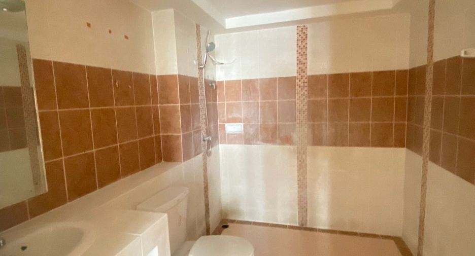 For sale 4 bedrooms townhouse in Bang Khun Thian, Bangkok