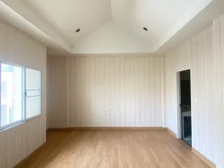 For sale 4 bedrooms townhouse in Bang Khun Thian, Bangkok