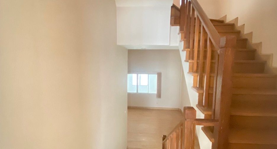 For sale 4 bedrooms townhouse in Bang Khun Thian, Bangkok