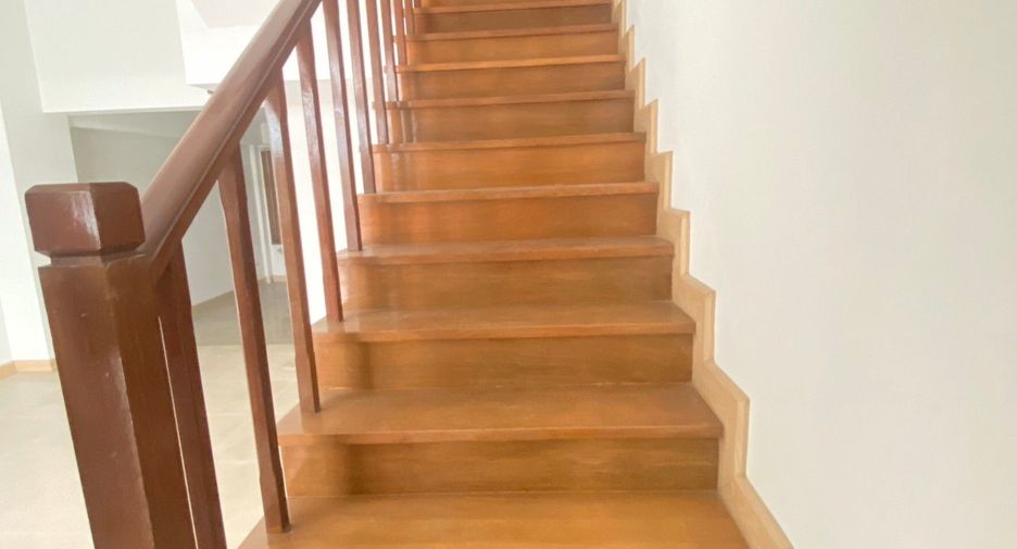 For sale 4 bedrooms townhouse in Bang Khun Thian, Bangkok
