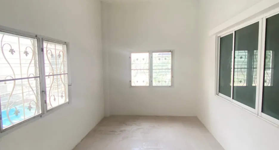 For sale 4 bedrooms townhouse in Bang Khun Thian, Bangkok