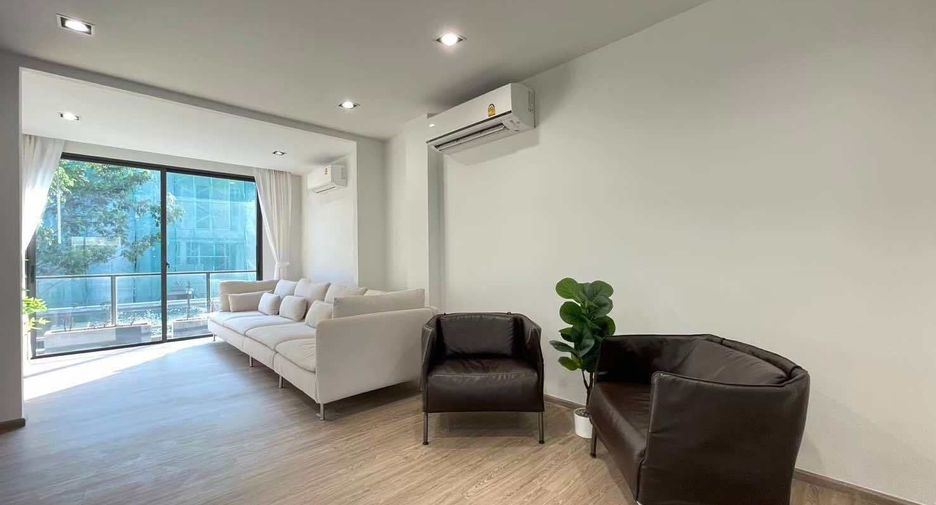 For sale 3 bedrooms townhouse in Wang Thonglang, Bangkok