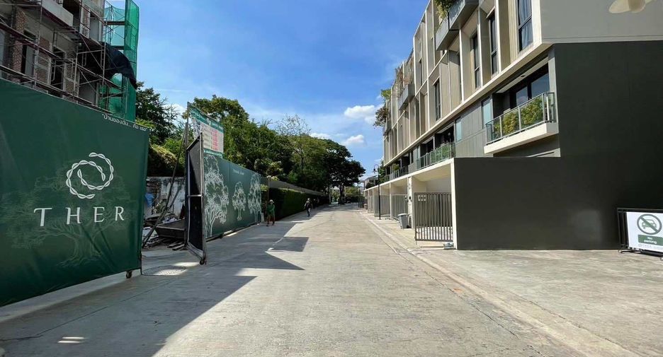 For sale 3 bedrooms townhouse in Wang Thonglang, Bangkok