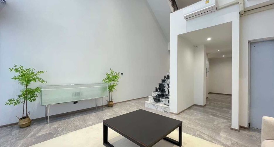 For sale 3 bedrooms townhouse in Wang Thonglang, Bangkok