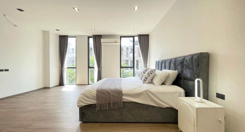 For sale 3 bedrooms townhouse in Wang Thonglang, Bangkok