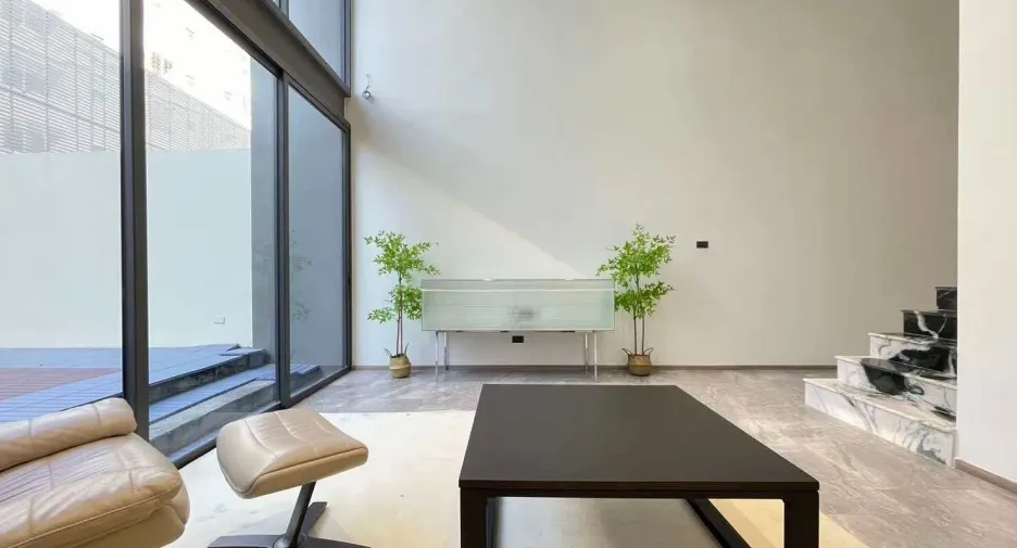 For sale 3 bedrooms townhouse in Wang Thonglang, Bangkok