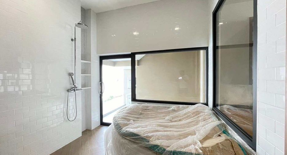For sale 3 bedrooms townhouse in Wang Thonglang, Bangkok