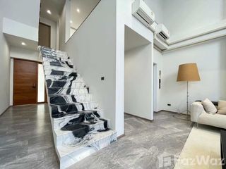 Продажа 3 спальни таунхаус в Щанг Тхонгланг, Бангкок