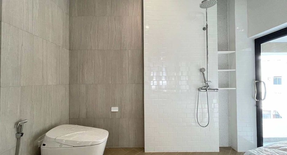 For sale 3 bedrooms townhouse in Wang Thonglang, Bangkok